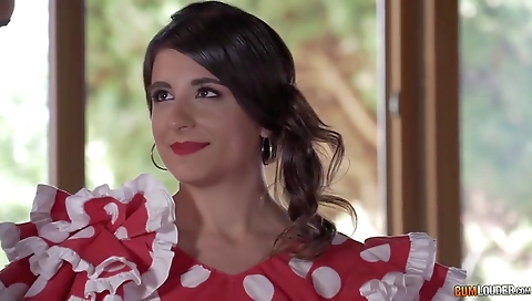 Married hottie gets fucked by her boyfriend