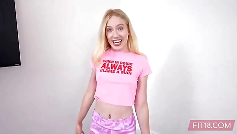 Super-hot girl's tight pussy on the beach