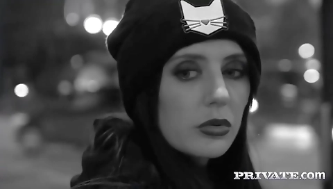 Sexy babe with a hot body upox in her mouth