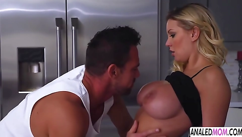 Hawt blonde babe gets her pussy pounded