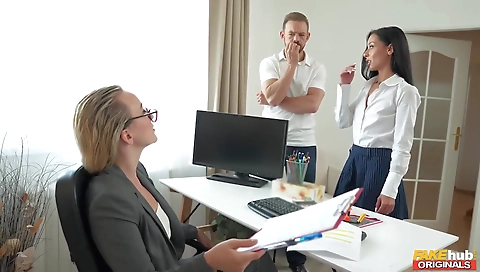 I'm not alex natalie imagination at the pool