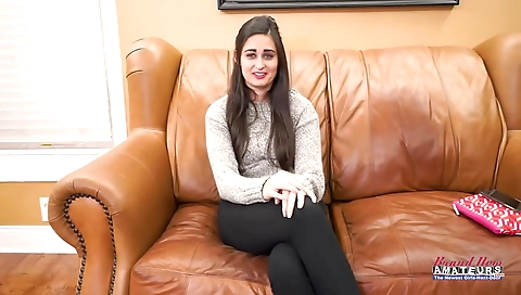 Hawt sweetheart gives a great blowjob