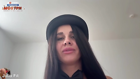 Shiom liking and tak fed with a sexy body