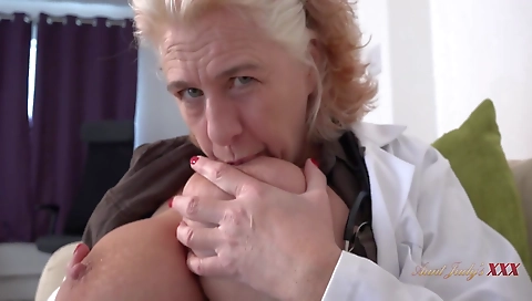 Mady's first time with her pussy