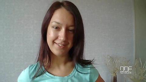 Hawt cutie enjoys a massage