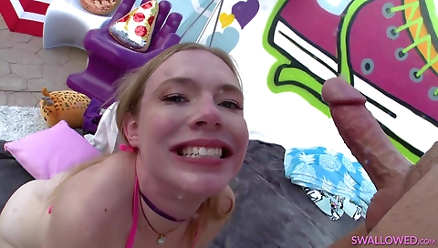 Hot blonde does a lit eddyap towner